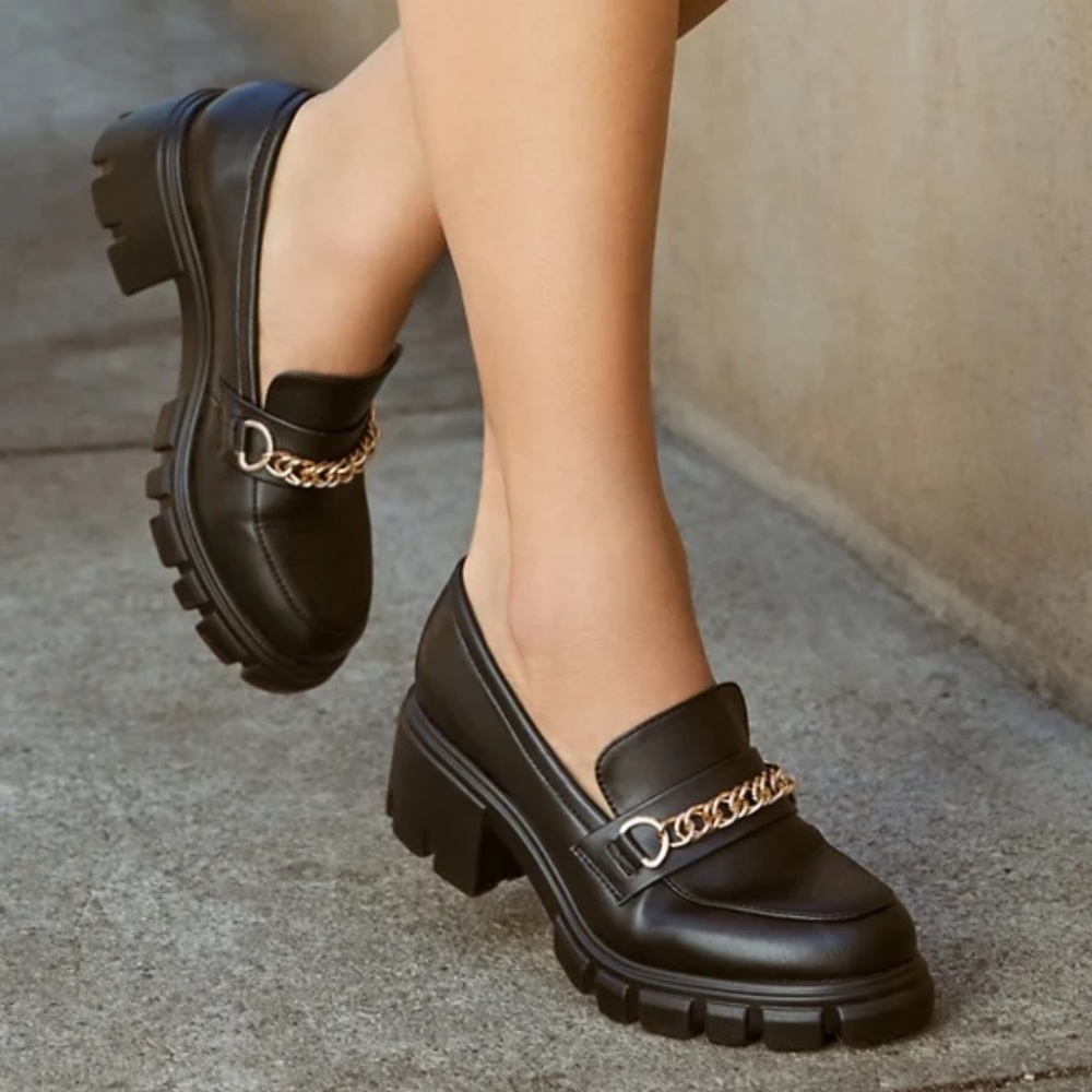 JustFab Leli Chain Detail Lug Sole Loafer | Black Caviar | 7.5